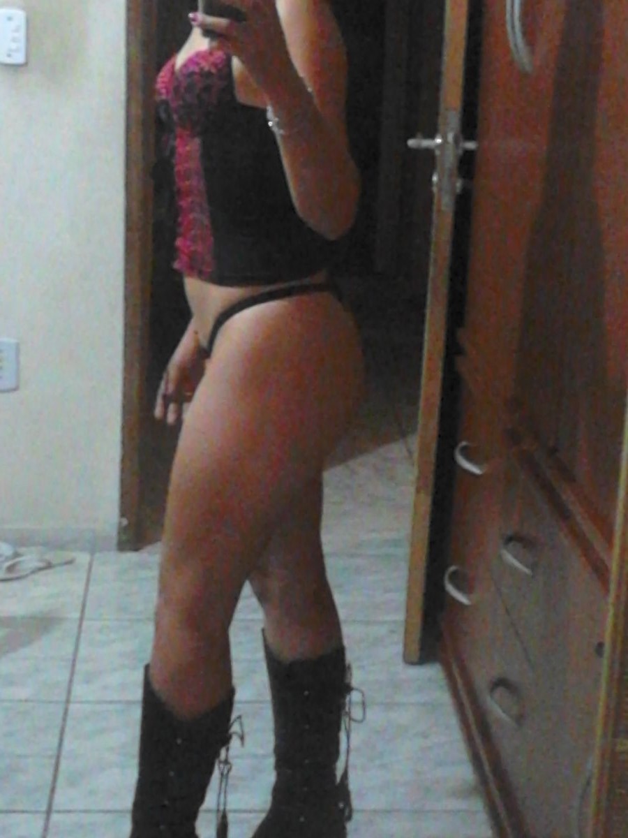 Casada amadora com uma bela bunda em fotos caseiras - Foto 7674