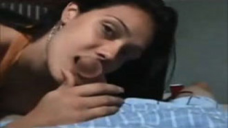 Milf chupando e dando a buceta