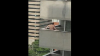 Flagrou A Vizinha Pelada Na Varanda Do Predio Pagando Boquete