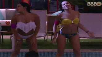 Emilly e Mayla de biquíni no BBB17 dançando funk sensualizando