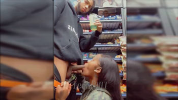 Boquete da amiga no supermercado