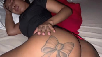 Dormindo de calcinha foi acordada pra fuder